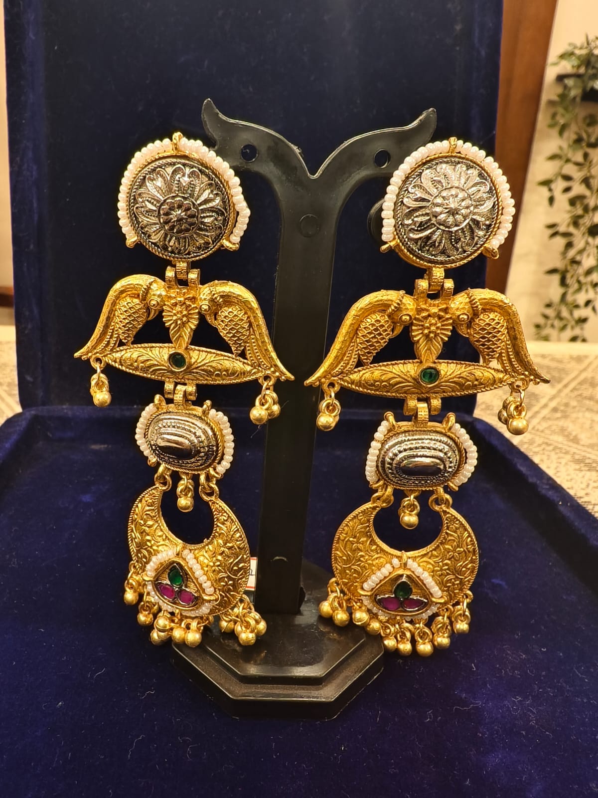 Dual Tone Earing