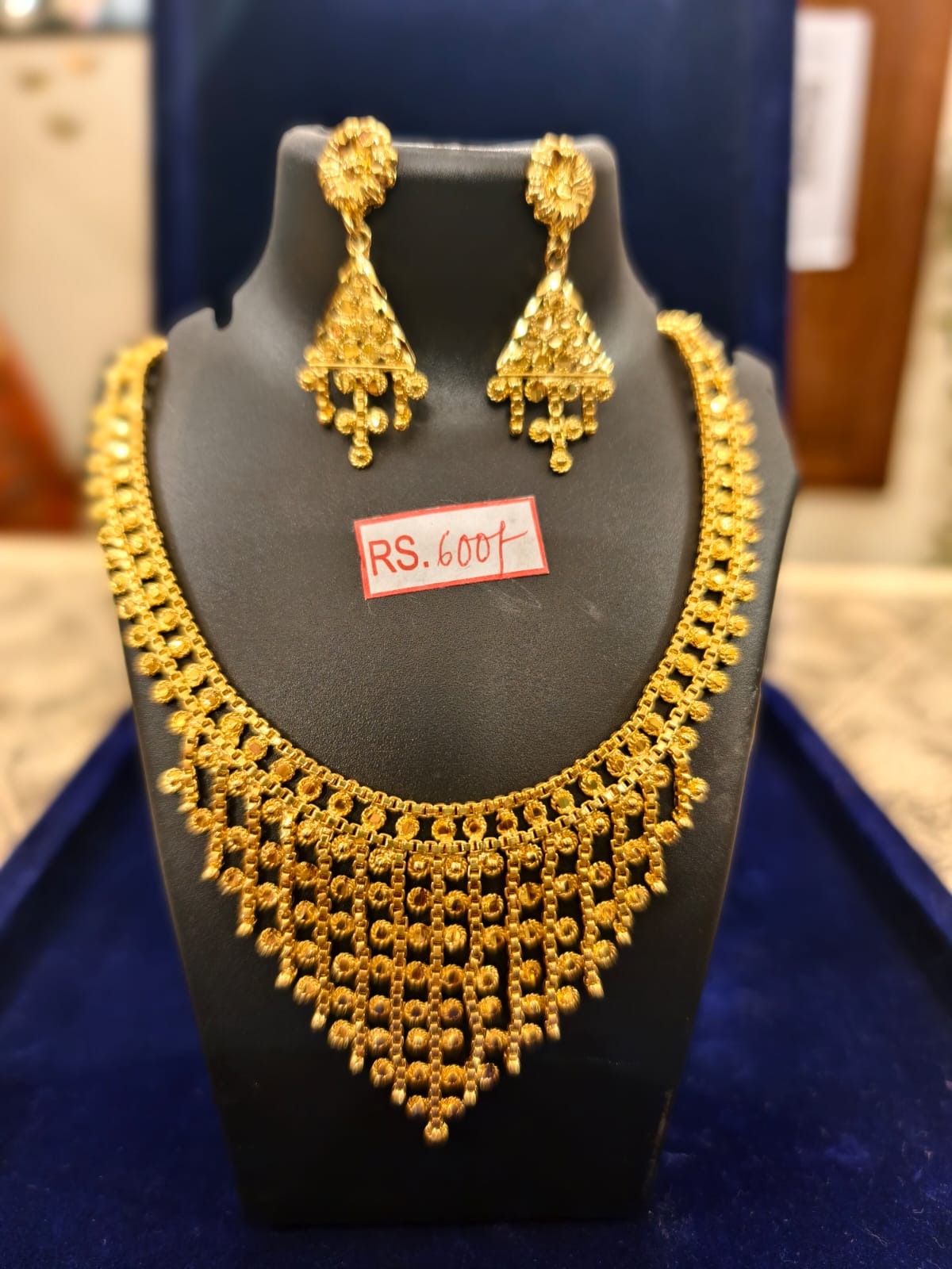 Neckless Set